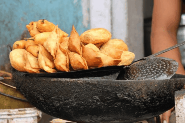 makan gorengan anak