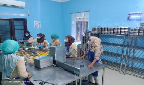 Ilustrasi dapur gizi untuk artikel Ketulusan Dapur Gizi: Relawan SPPG Damar Menepis SE BGN