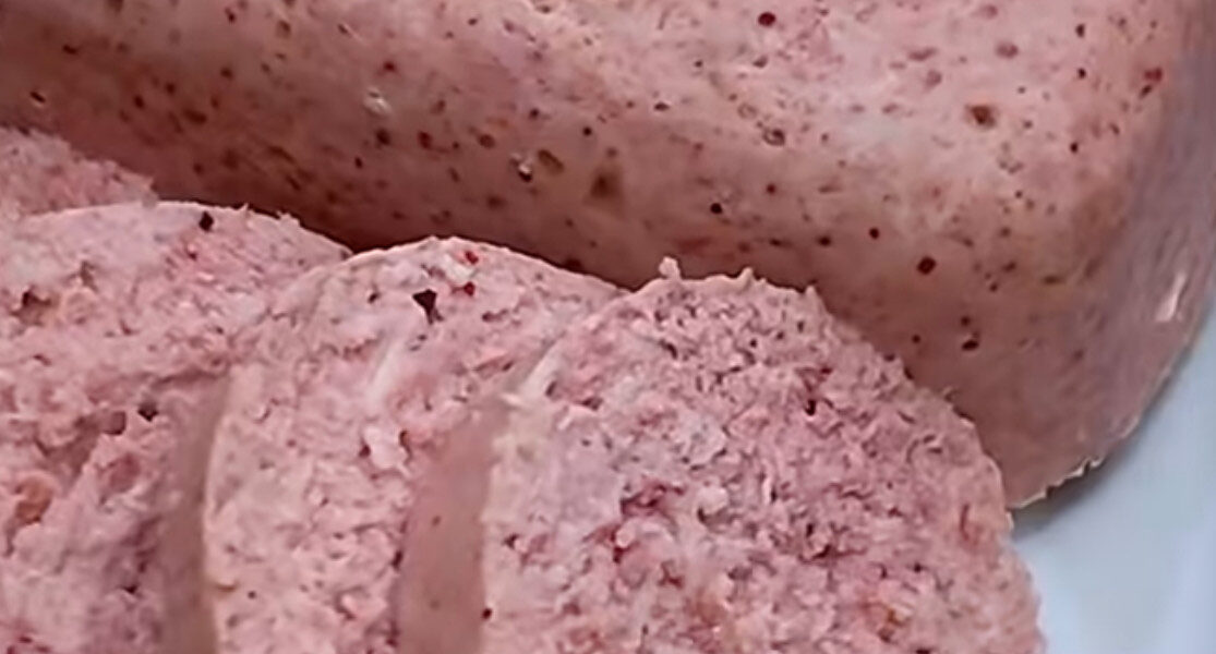 Ilustrasi chicken ham homemade untuk artikel Resep Chicken Ham Homemade Sehat dan Tinggi Protein