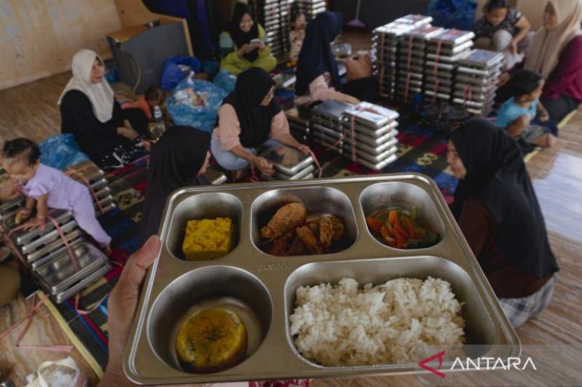 Ilustrasi mbg 3b untuk artikel MBG 3B Jangkau 9,6 Juta Ibu dan Balita
