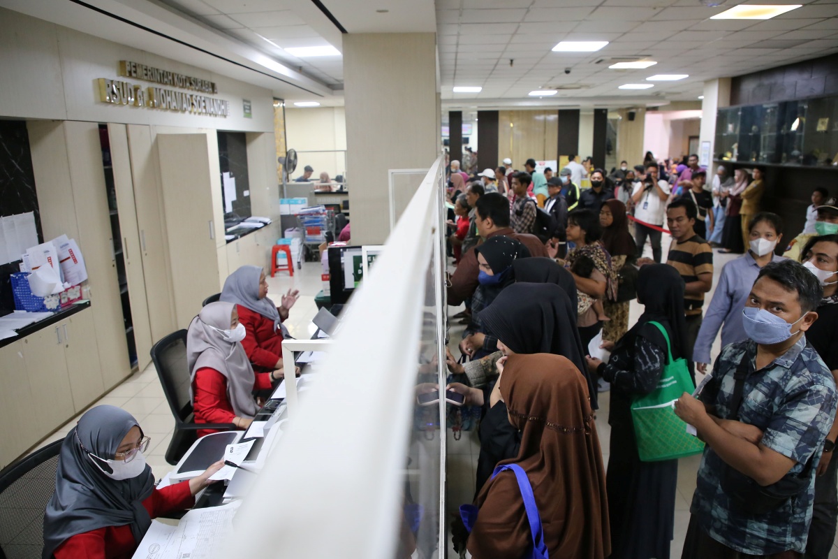 Pasien BPJS tunggu di RSCM: HCU terbatas Ilustrasi pasien bpjs tunggu untuk artikel Pasien BPJS Tunggu 8 Jam di RSCM, Kemenkes: HCU Terbatas